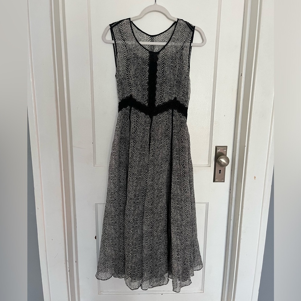 CLOSING SALE 
Vintage Y2K Black and White Dress